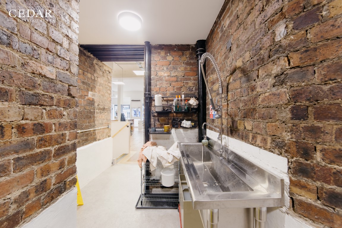 edinburgh-pottery-shop-kitchen-back-to-original-brickwork